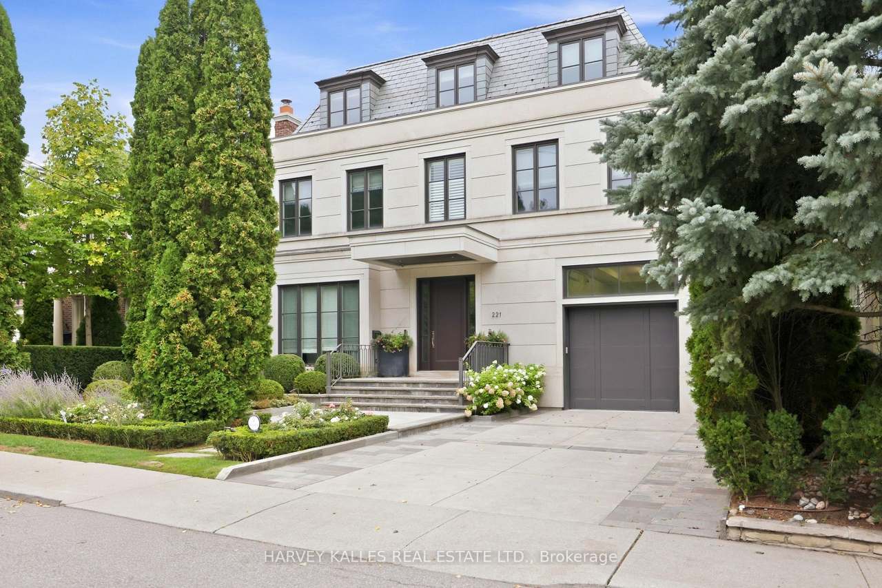 221 Dunvegan Road, Toronto, ON M5P 2P3