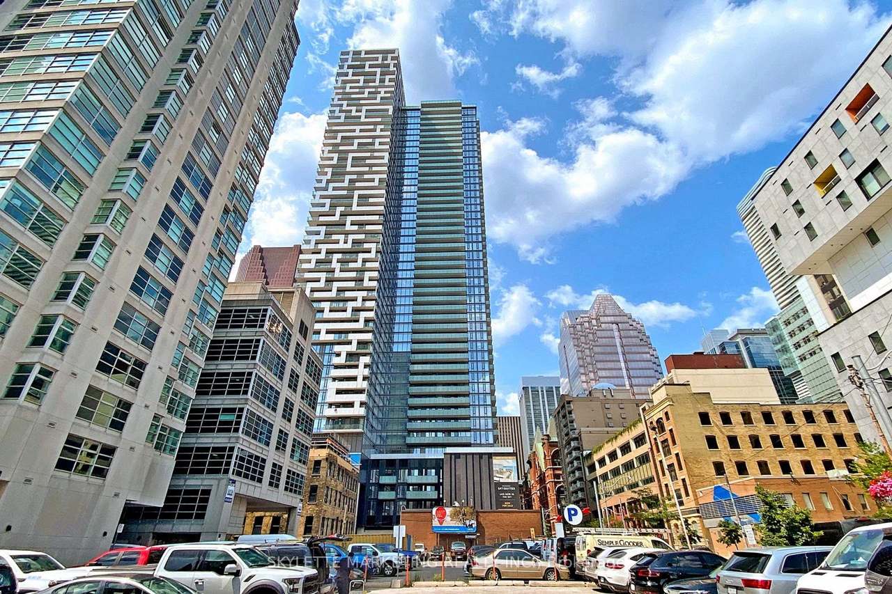 25 Richmond Street E 1011, Toronto, ON M5C 0A6