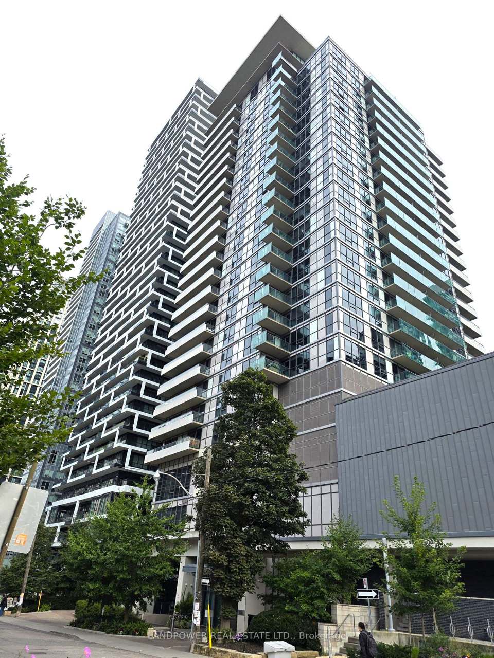 25 Broadway Avenue 906, Toronto, ON M4P 1T7