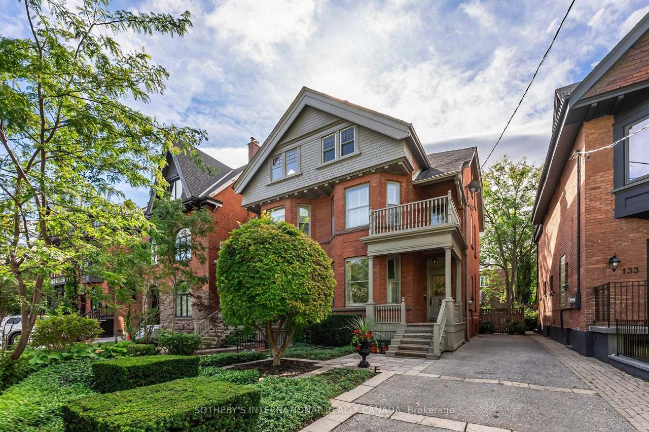 135 Roxborough Street E, Toronto, ON M4W 1V9