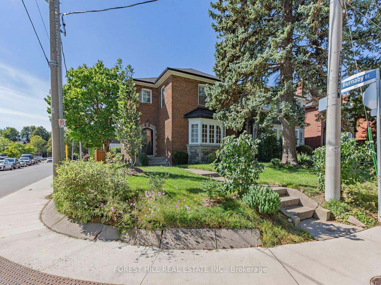 28 Castle Knock Road, Toronto, ON M5N 2J4