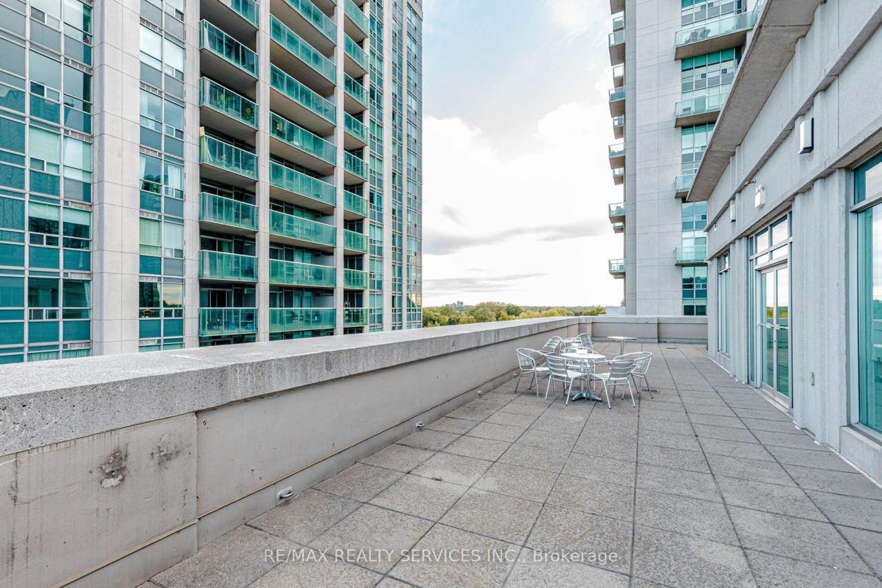 19 Avondale Avenue 208, Toronto, ON M2N 0A6