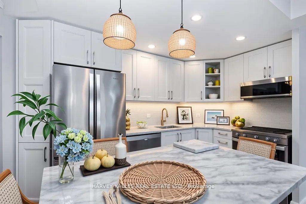 218 Queens Quay W 502, Toronto, ON M5J 2Y6