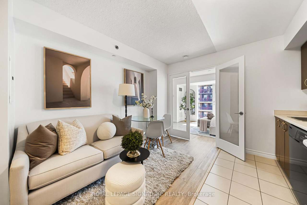 35 Saranac Boulevard 721, Toronto, ON M6A 2G4