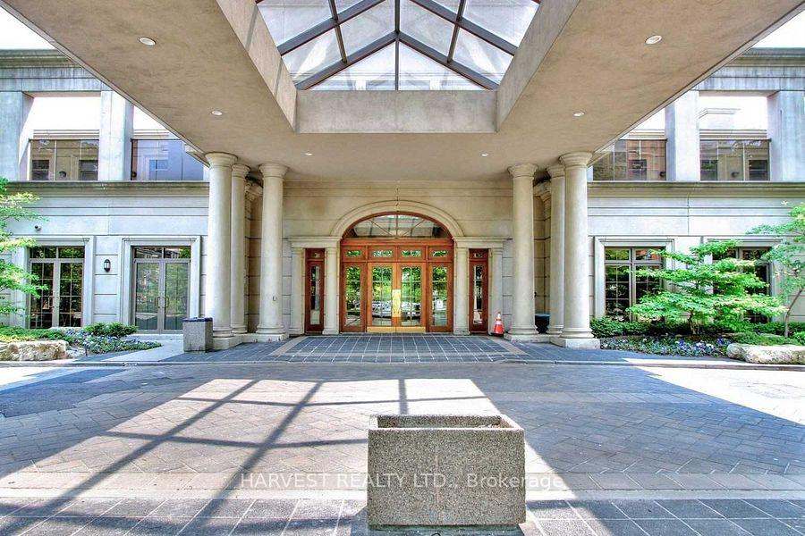 80 Harrison Garden Boulevard 1015, Toronto, ON M2N 7E3