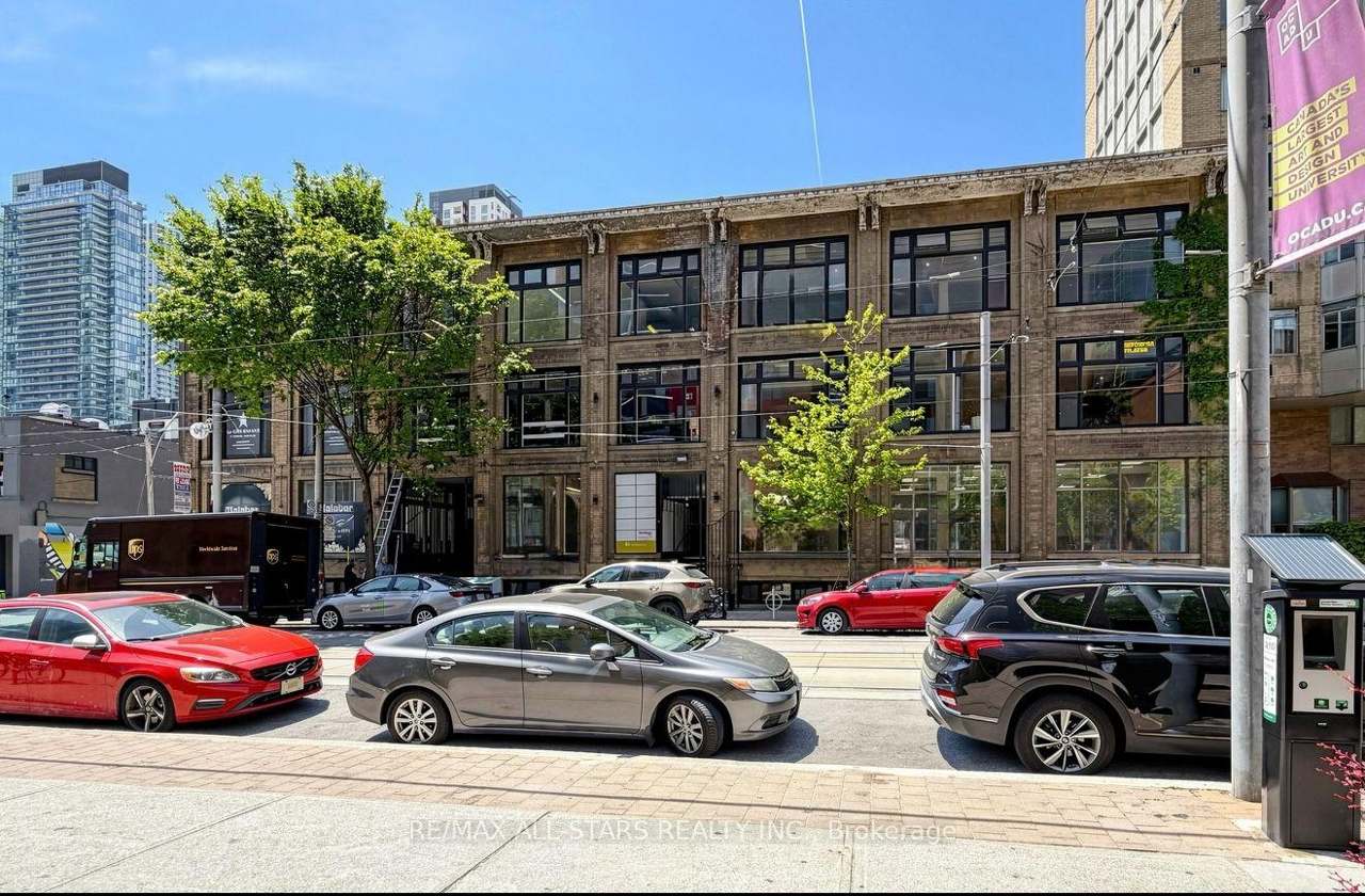 14 Mccaul Street, Toronto, ON M5T 1V6
