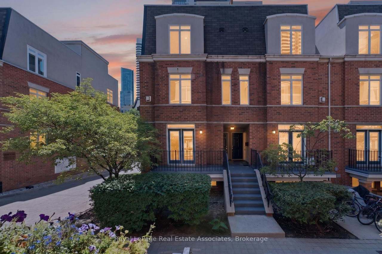 415 Jarvis Street 206, Toronto, ON M4Y 3C1