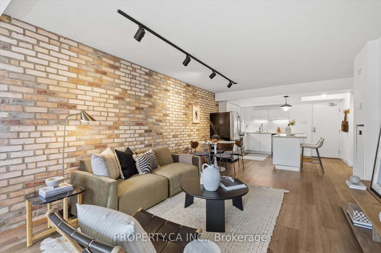 456 College Street 306, Toronto, ON M6G 4A3