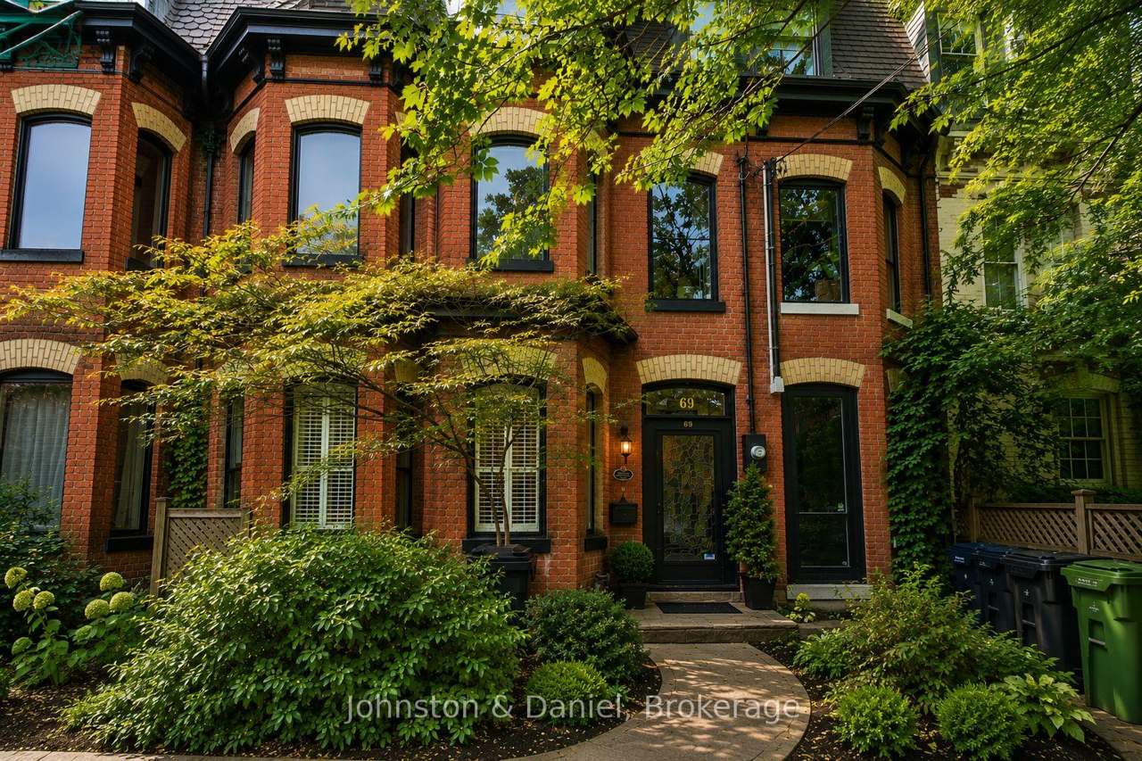 69 Sullivan Street, Toronto, ON M5T 1C2