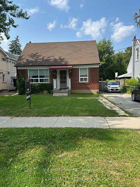 12 Pleasant Avenue, Toronto, ON M2M 1L9