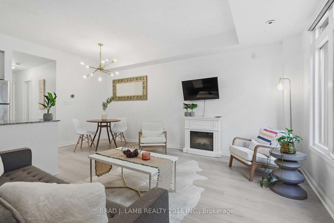 80 Carr Street 29, Toronto, ON M5T 1B7