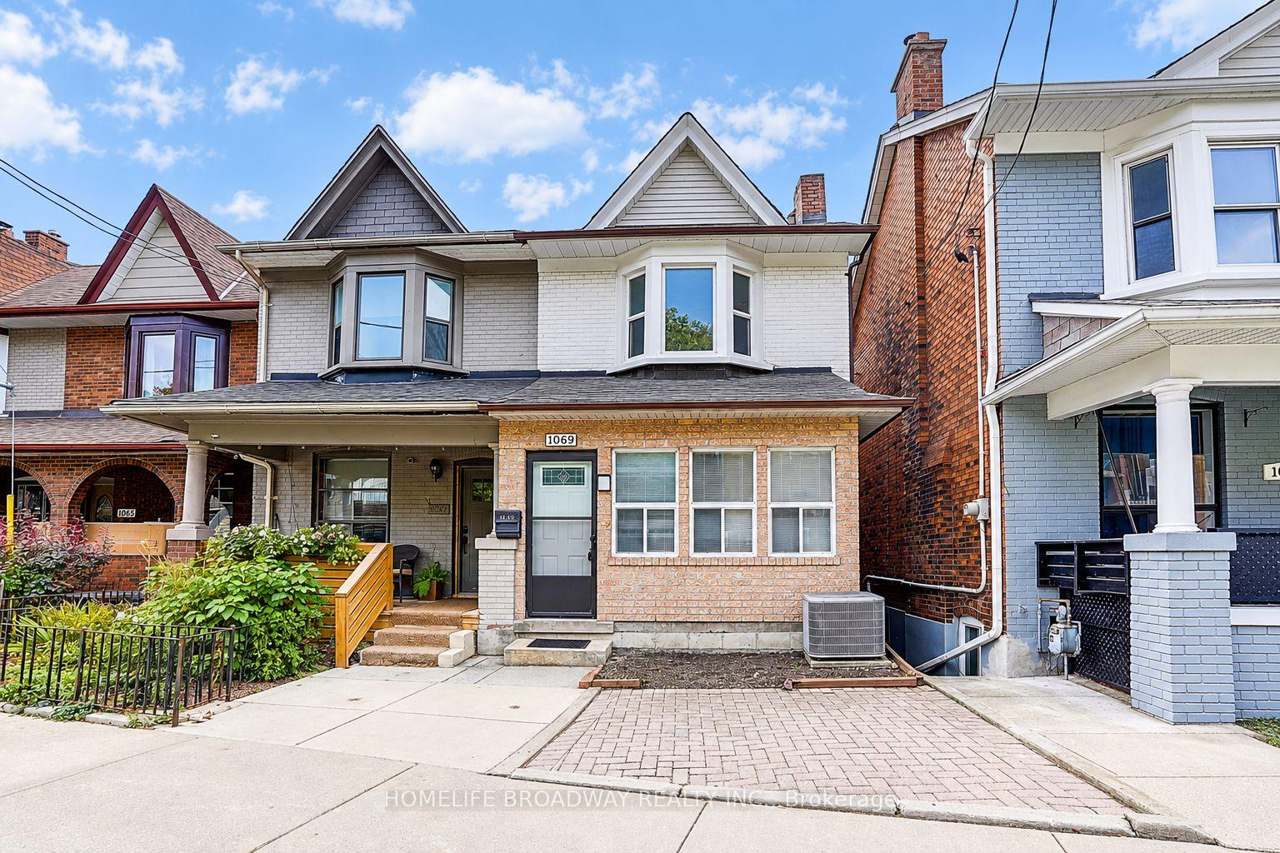 1069 Davenport Road, Toronto, ON M6G 2C2