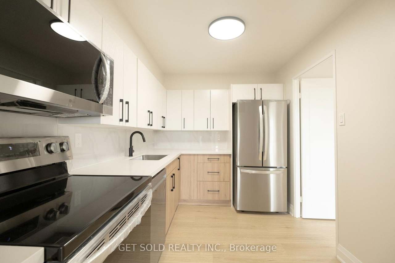 120 Dundalk Drive 405, Toronto, ON M1P 4V9