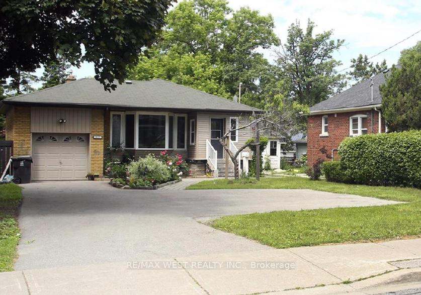 812 Kennedy Road, Toronto, ON M1K 2C8