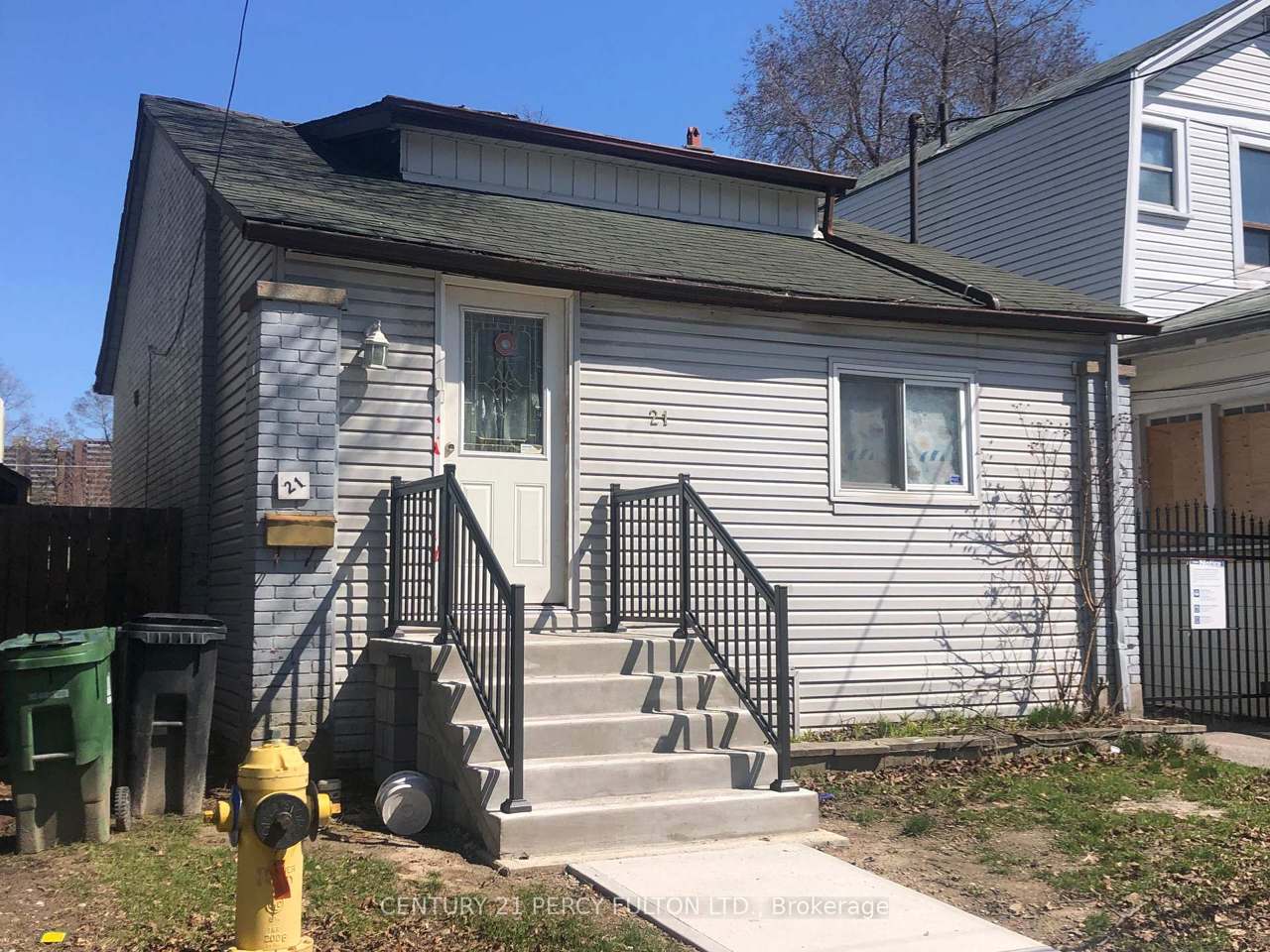 21 Eastdale Avenue, Toronto, ON M4C 4Z8
