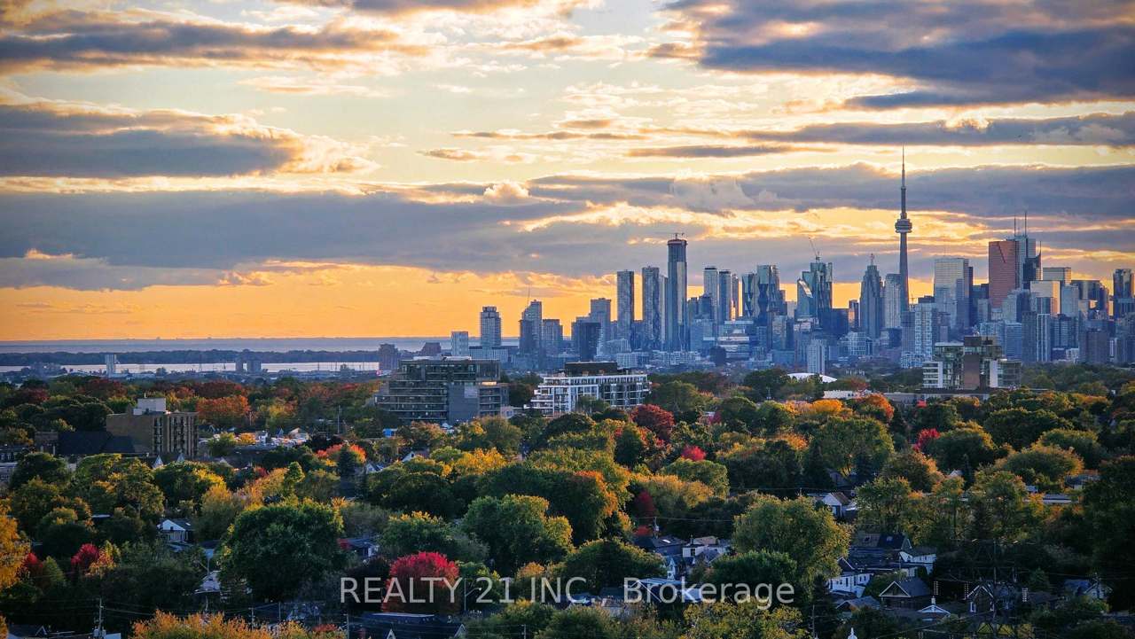 5 Massey Square 2103, Toronto, ON M4C 5L6