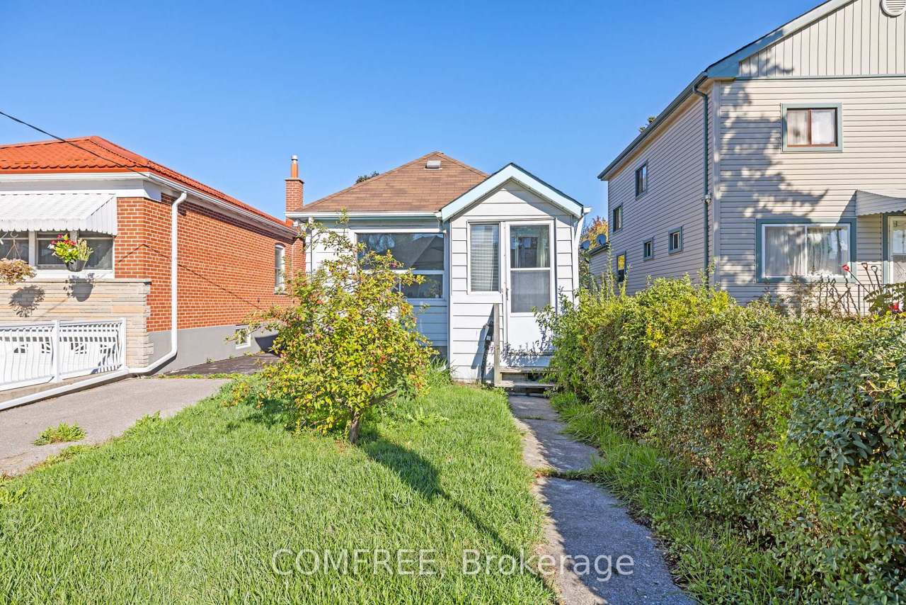 18 Glasgow Avenue, Toronto, ON M1K 1C1