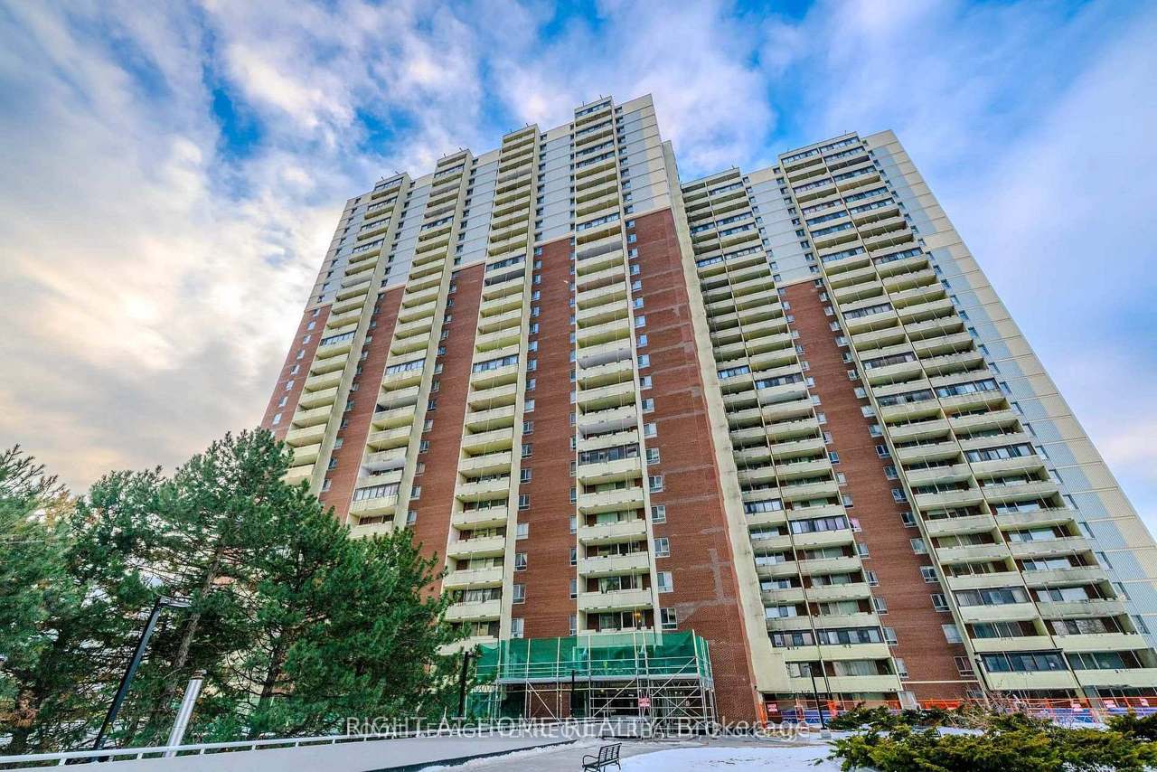 1 Massey Square 2203, Toronto, ON M4C 5L4