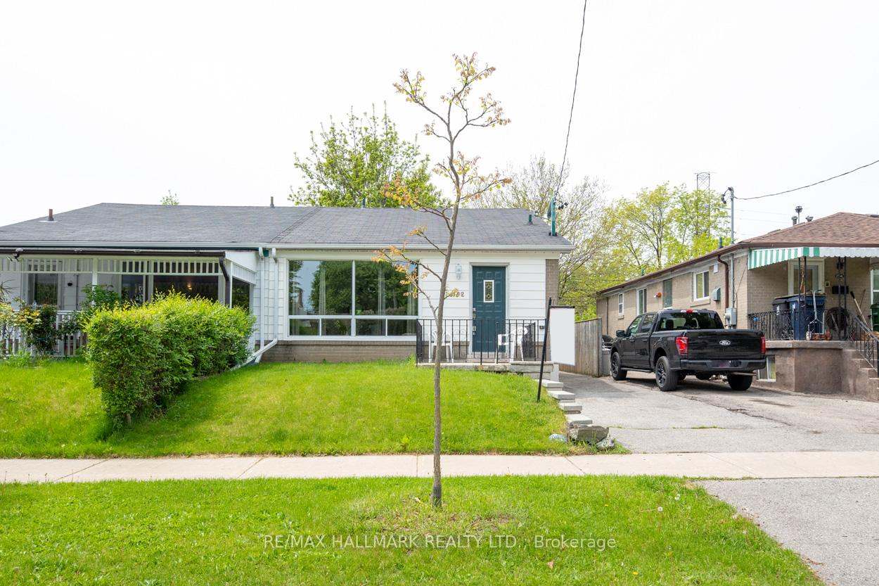 152 Santamonica Boulevard, Toronto, ON M1L 4H6
