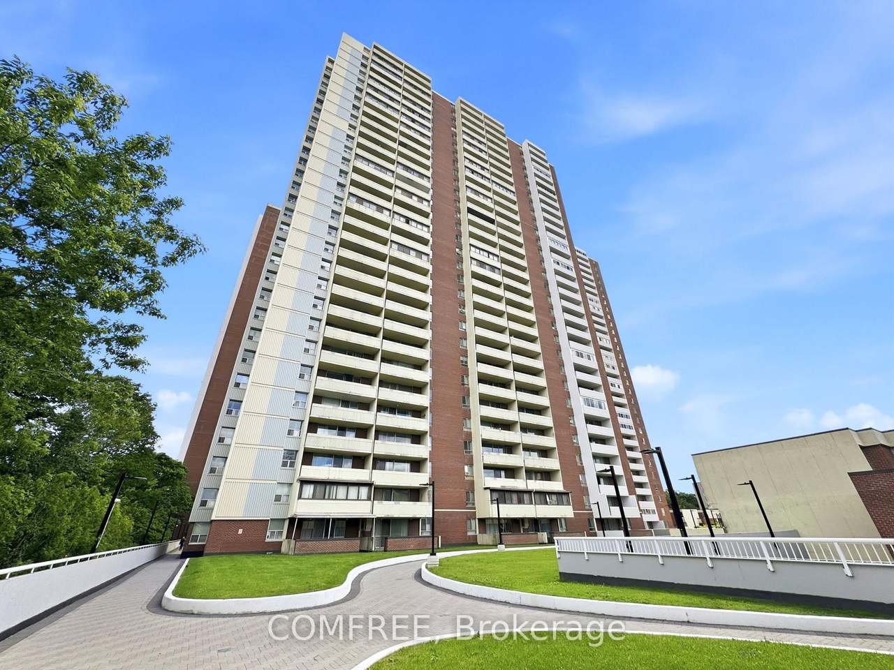 1 Massey Square 412, Toronto, ON M4C 5L4