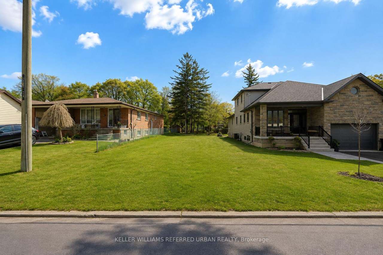 33 Andrew Avenue, Toronto, ON M1M 3H1