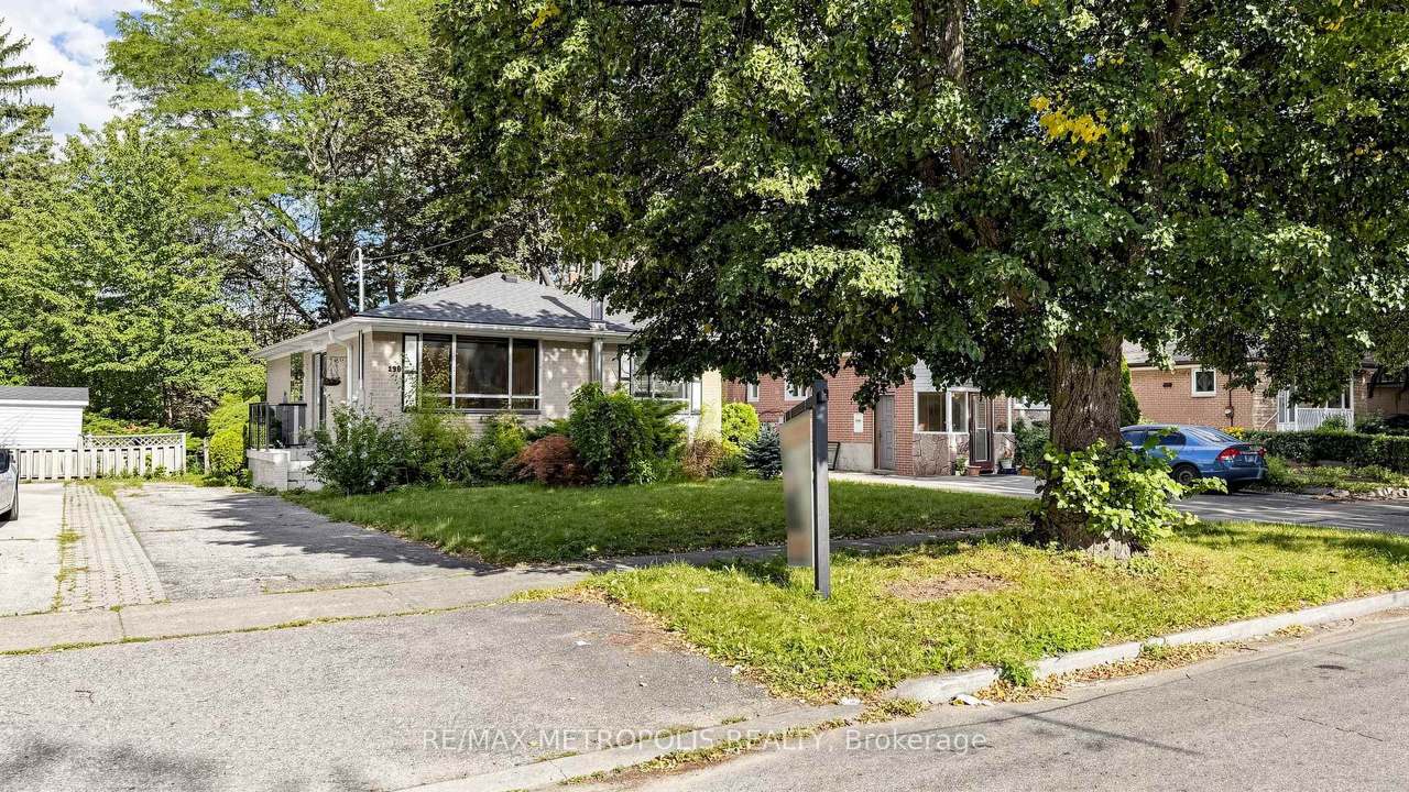 139 Pandora Circle, Toronto, ON M1H 1V8