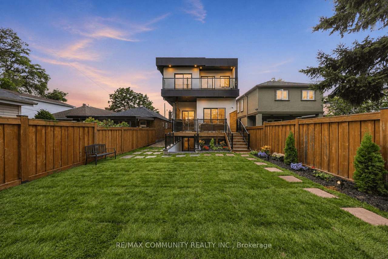 7 Derwyn Road, Toronto, ON M4J 4M7