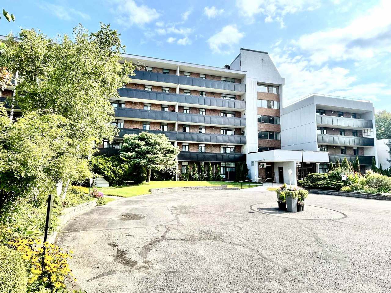 50 Old Kingston Road 5-606, Toronto, ON M1E 4Y1