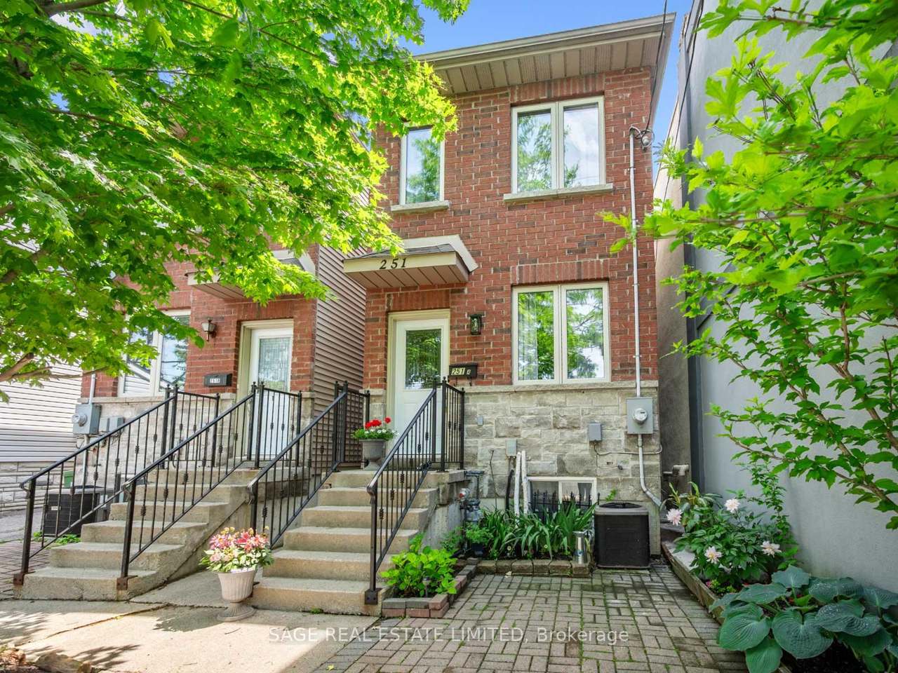 251A Chisholm Avenue, Toronto, ON M4C 4W5