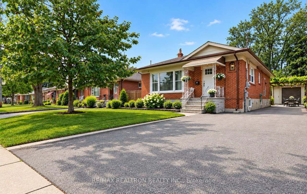 82 Ranstone Gardens, Toronto, ON M1K 2T8