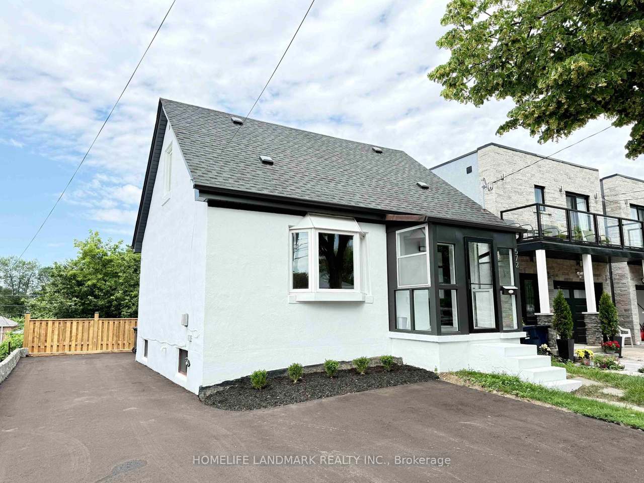 572 Pharmacy Avenue, Toronto, ON M1L 3G9