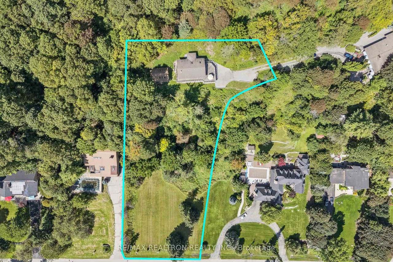 1 Ledge Road, Toronto, ON M1M 1H1