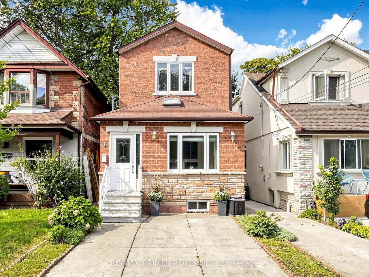 18 Dentonia Park Avenue S, Toronto, ON M4C 1W7