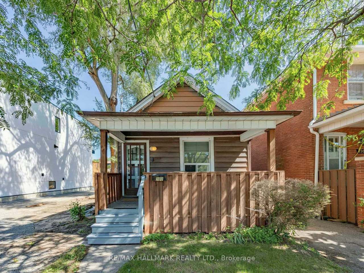 201 Linsmore Crescent, Toronto, ON M4J 4L5