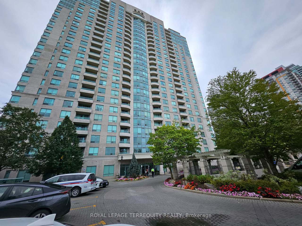 61 Town Centre Court 306, Toronto, ON M1P 5C5