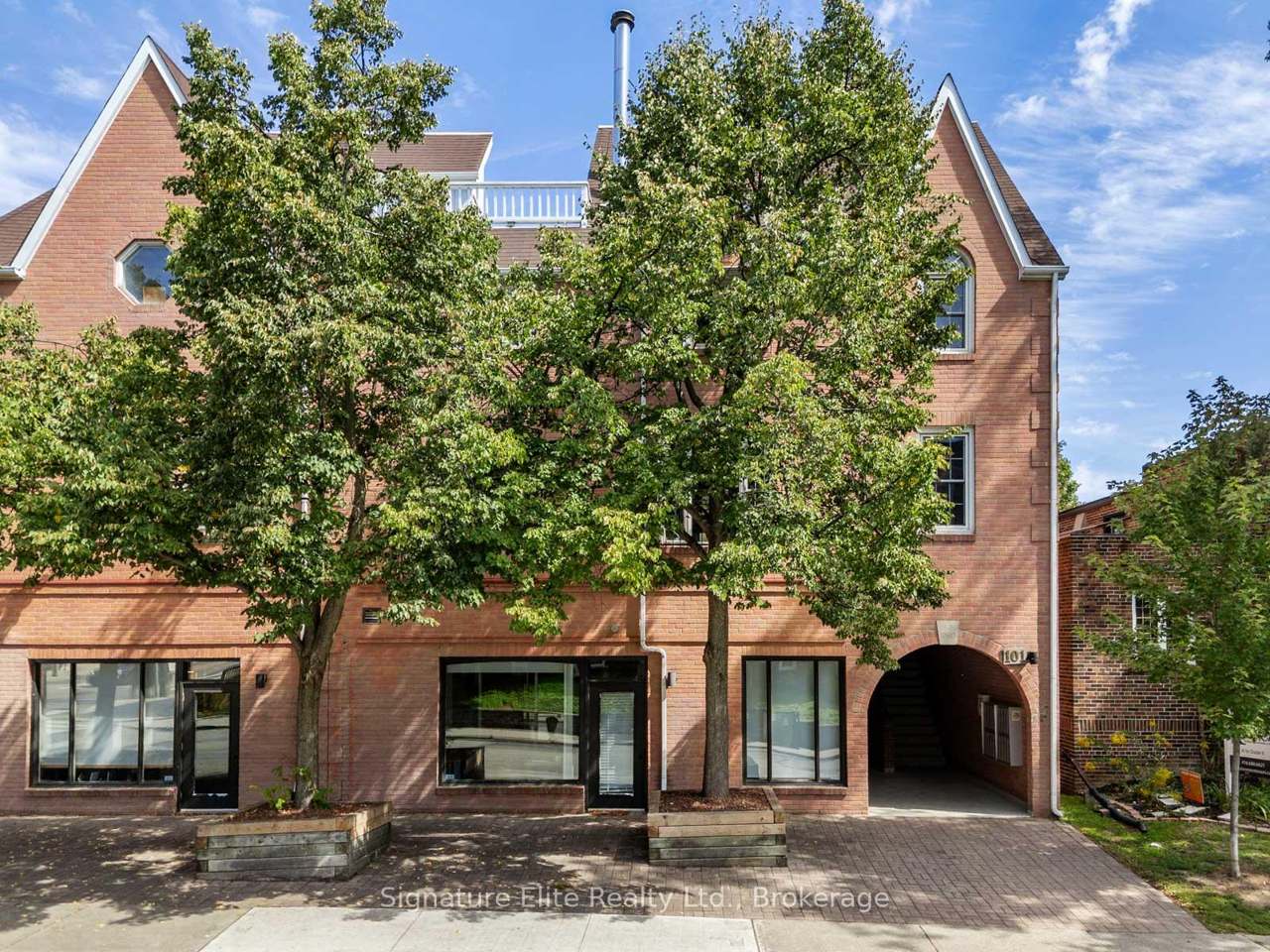 101 Glen Manor Drive 13, Toronto, ON M4E 3V3