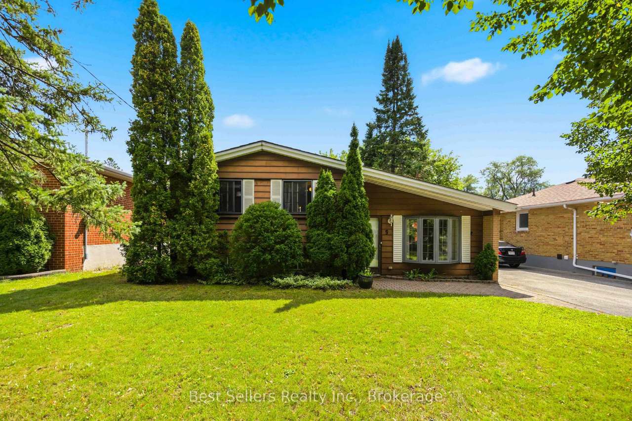 5 Benfrisco Crescent, Toronto, ON M1H 1N2