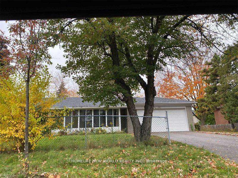 92 Fairglen Avenue, Toronto, ON M1W 1A7