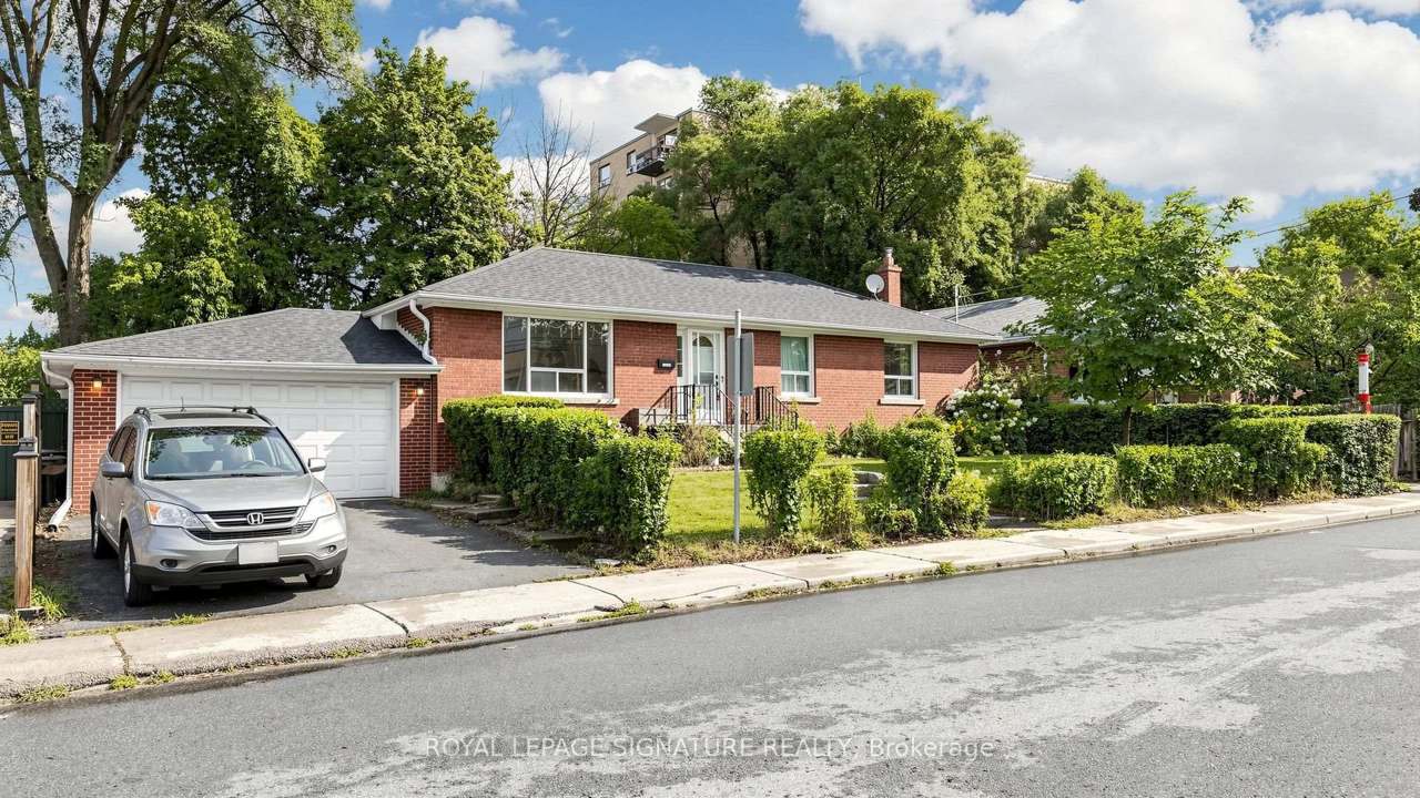 256 Ferris Road, Toronto, ON M4B 1H6