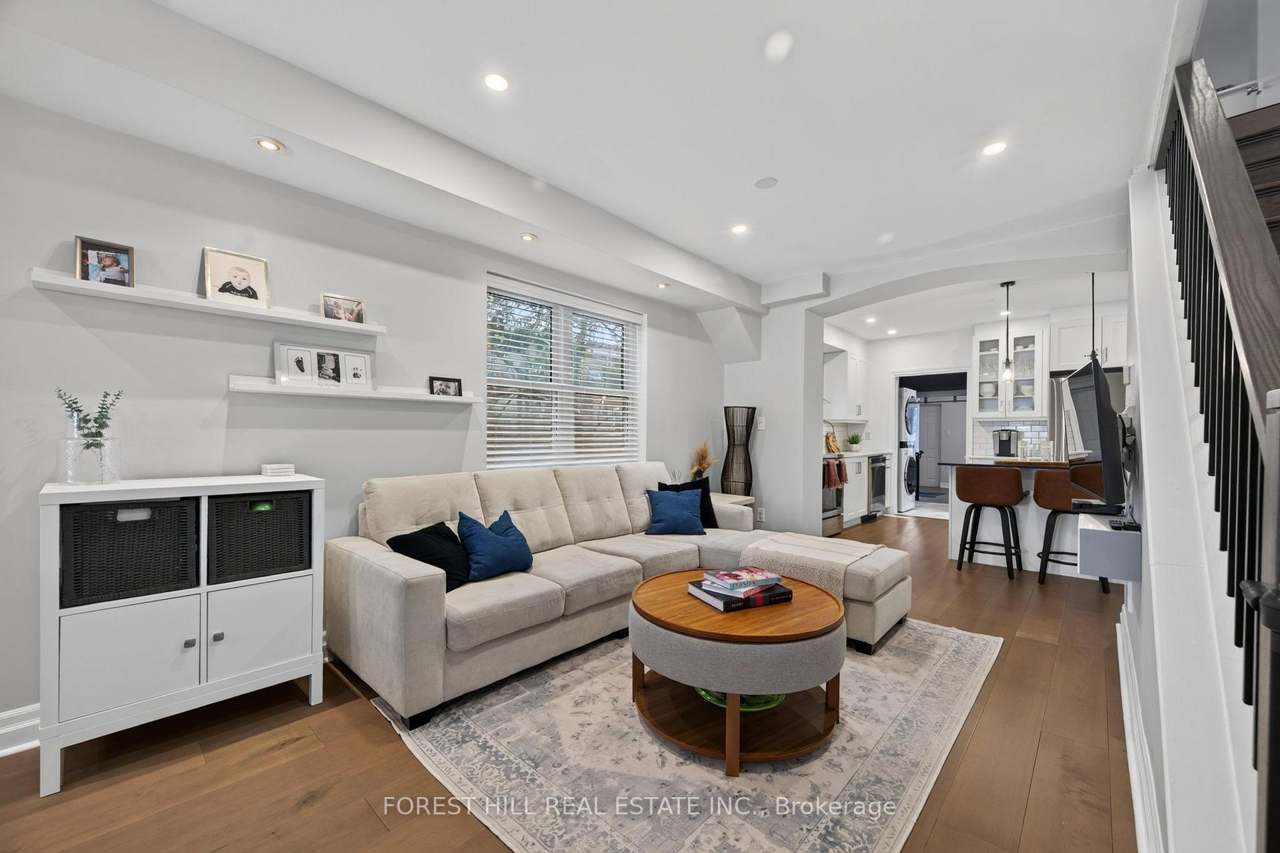 1040 Woodbine Avenue, Toronto, ON M4C 4C4
