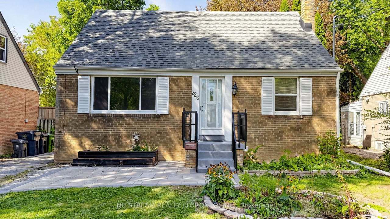 226 Oakridge Drive, Toronto, ON M1M 2B3