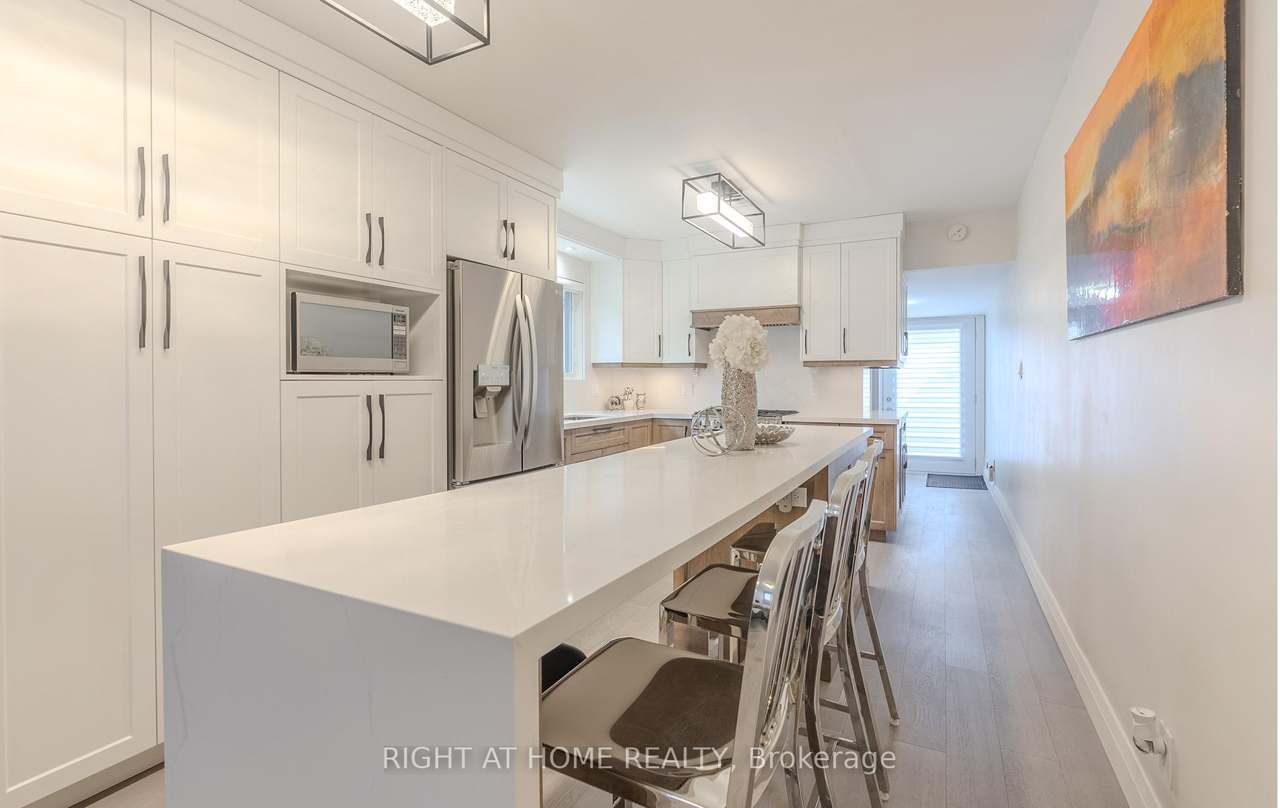 15 Hamstead Avenue, Toronto, ON M4C 2S3