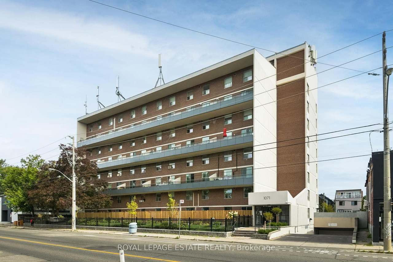 1071 Woodbine Avenue 311, Toronto, ON M4C 4C2