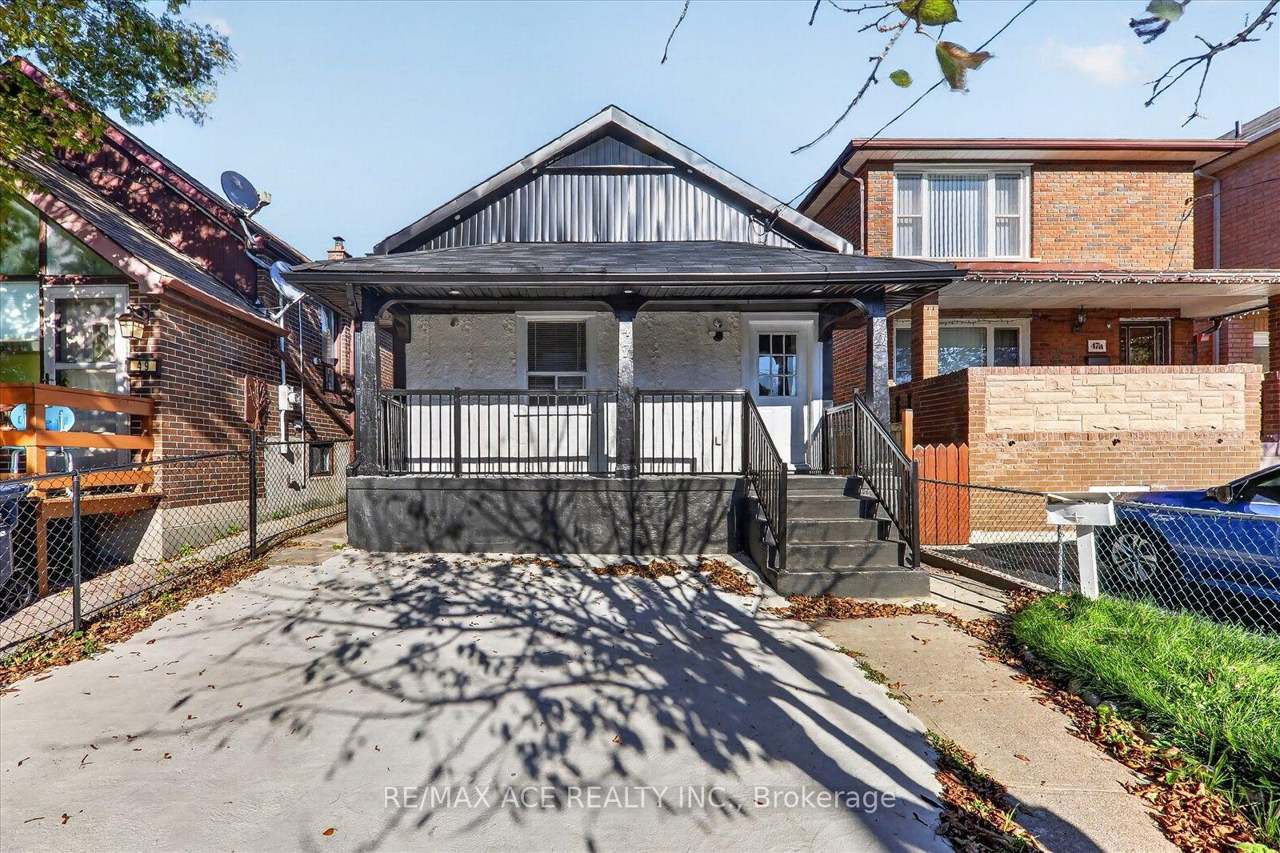 47 Laurel Avenue, Toronto, ON M1K 3J4