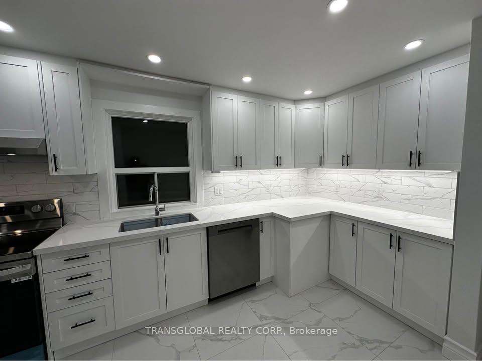 10 Anticosti Drive, Toronto, ON M1J 1V5