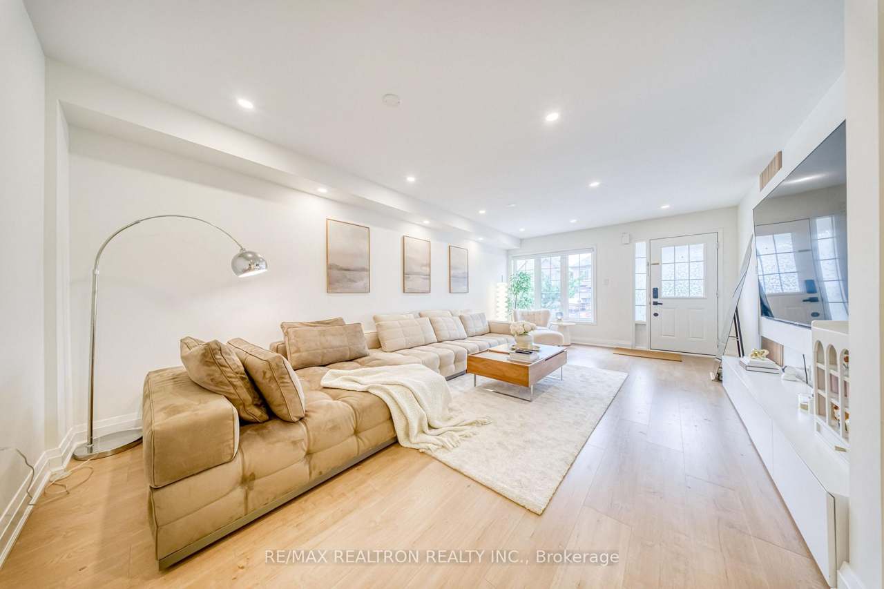 12 Quattro Avenue, Richmond Hill, ON L4E 0S5