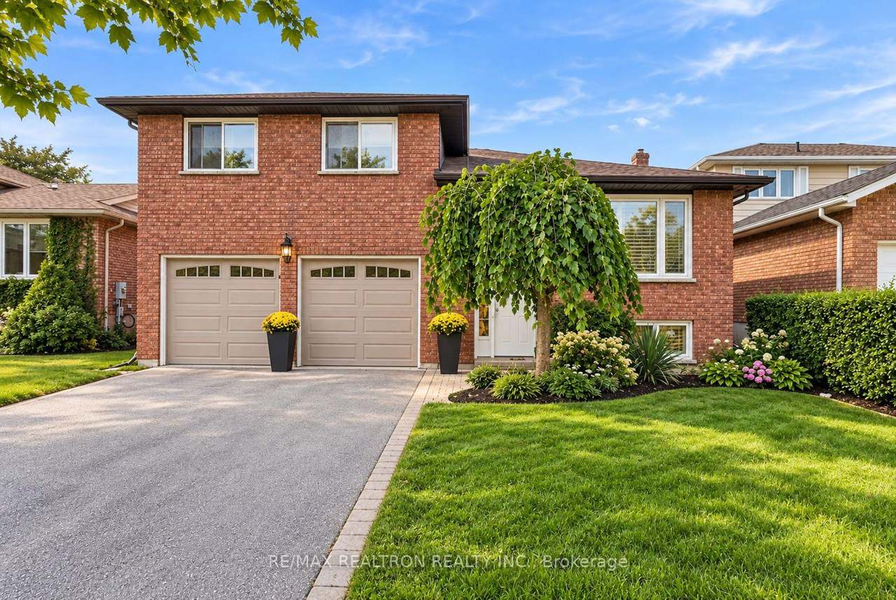 18 Castille Crescent, Georgina, ON L4P 3L4