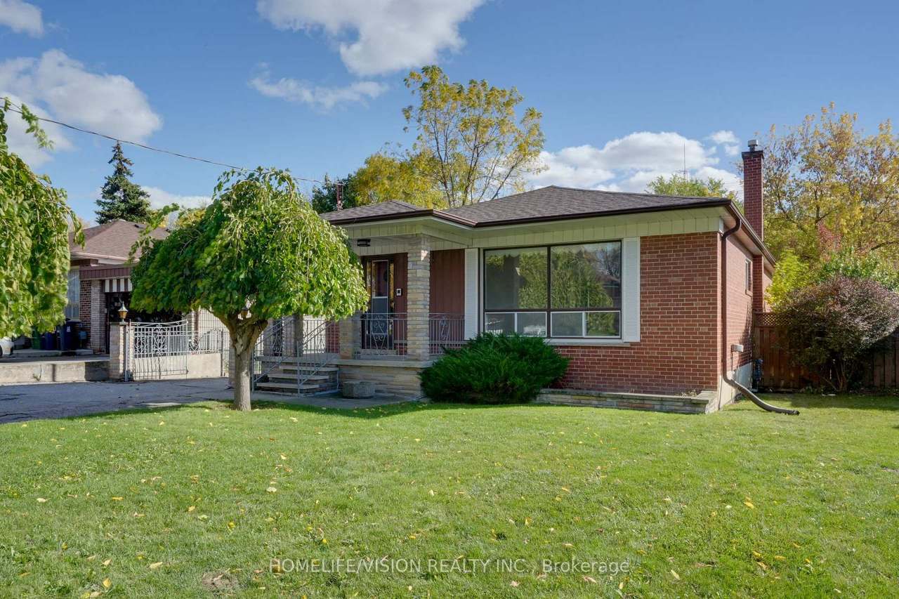 239 Epsom Downs Drive, Toronto, ON M3M 1T3