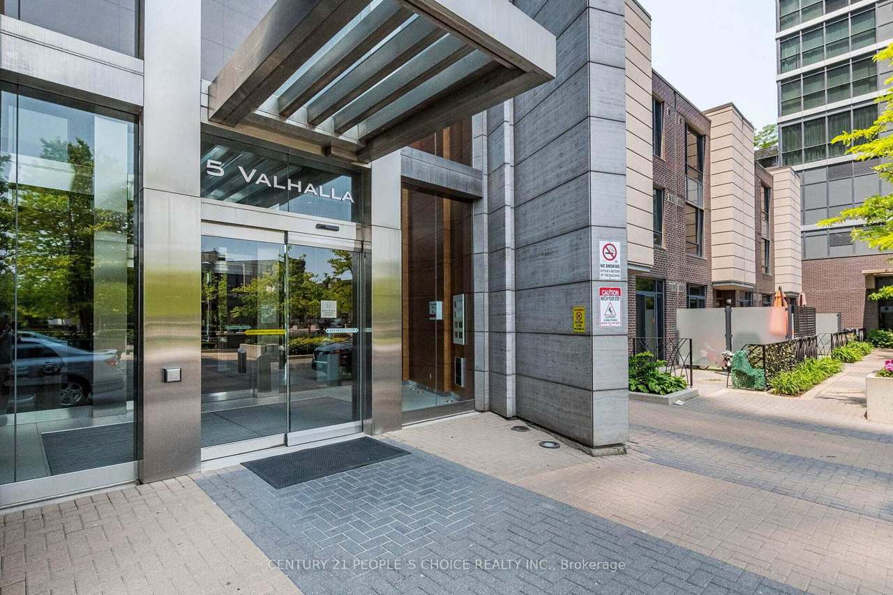 5 Valhalla Inn Road 1302, Toronto, ON M9B 1S9