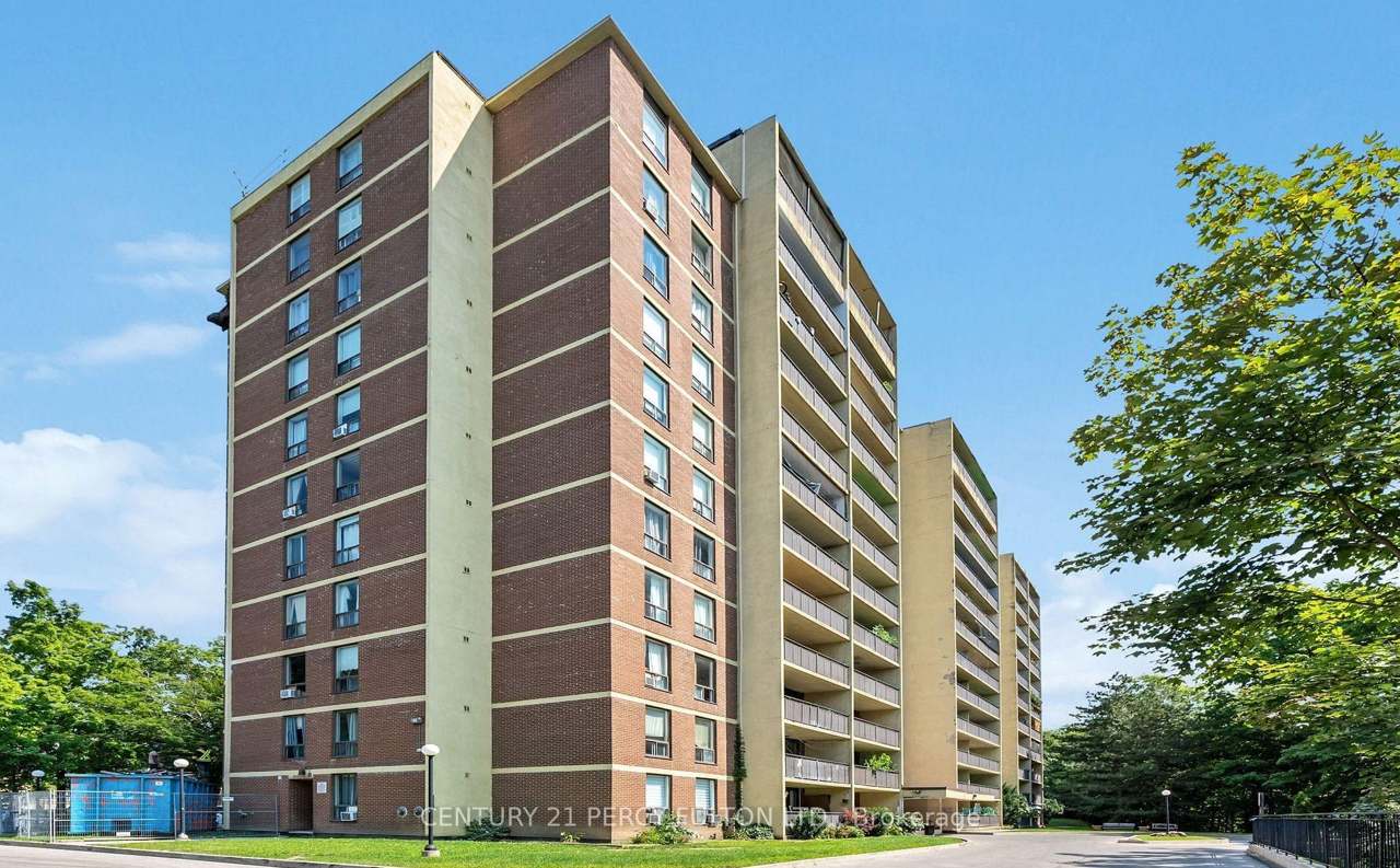15 London Green Court 808, Toronto, ON M3N 1K4